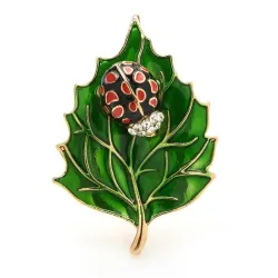 Broche med bille og blad