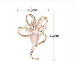 Rosafarbene Opalblüte mit Kristallen - elegante Brosche