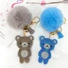 Ursinho de cristal com pompom de pelo - chaveiro