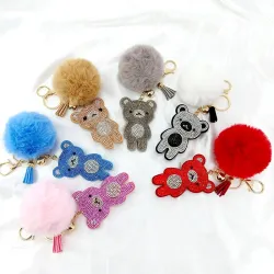 Kristallen teddybeer met pom pom van bont - sleutelhangerSleutelhangers