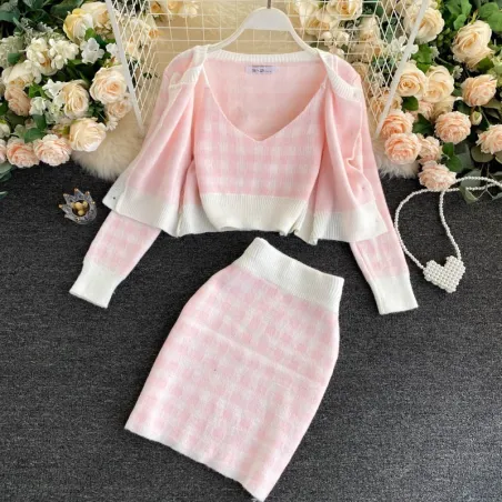 Strikket rutete sett - skjørt - vest - cardigan
