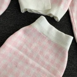 Strikket rutete sett - skjørt - vest - cardigan