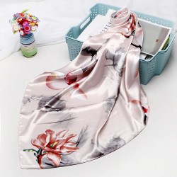 Moderigtigt silketørklæde med print - halstørklæde