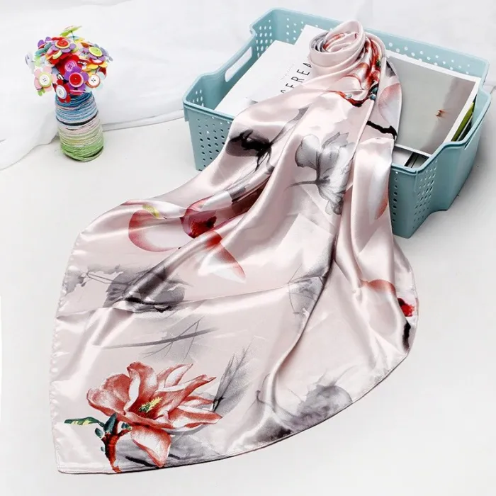 Sciarpa di seta alla moda con stampa - fazzoletto da collo
