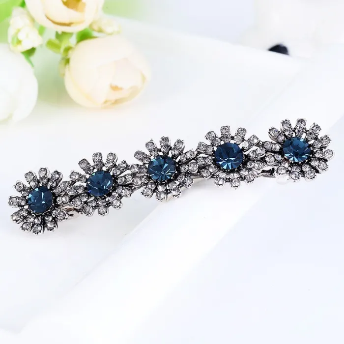 Elegant hair clip with crystal flowersHair clips