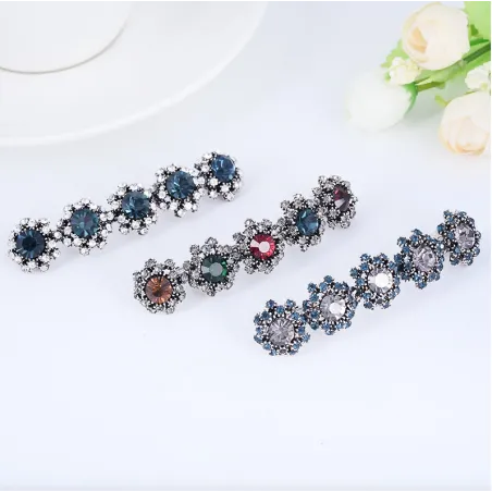 Elegant hair clip with crystal flowersHair clips