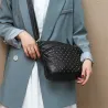 Bolsa tiracolo de couro - com rebites