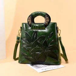 Elegant skuldertaske i læder - trykte blomster