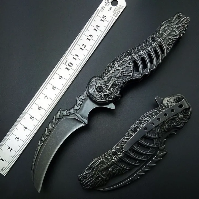 Sammenleggbar taktisk kniv - design med hodeskalle