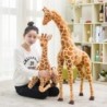 Realistisk giraff - plyschleksak