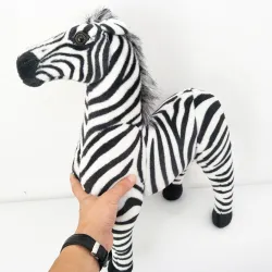 Realistinen seepra - pehmolelu