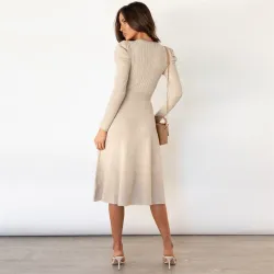 Elegant strikket kjole - lange ermer - midjebelte