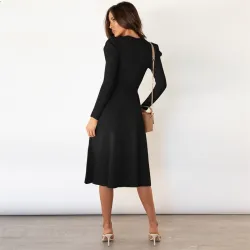 Elegant strikket kjole - lange ermer - midjebelte