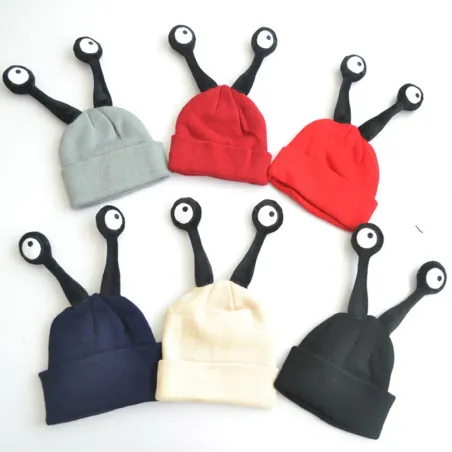 Warme Strickmütze - lustige lange Augen
