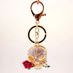 Crâne en cristal doré avec rose - porte-clés
