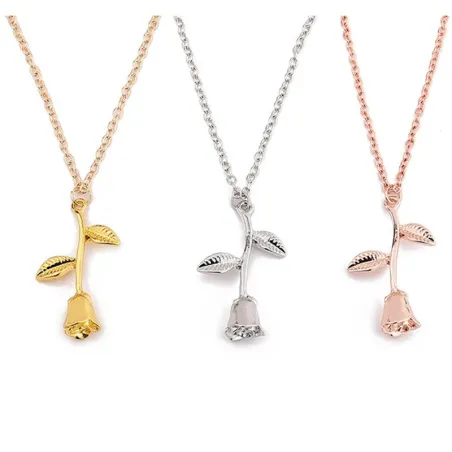 Elegante Halskette mit Rosenanhänger