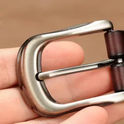 CinturonesCinturón de cuero genuino tallado - con hebilla de metal