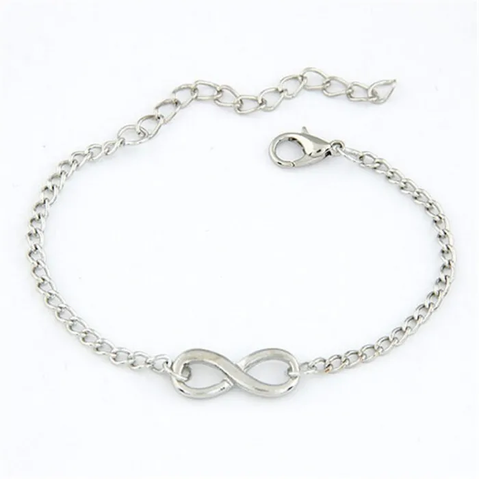 Bracciale a forma di infinito