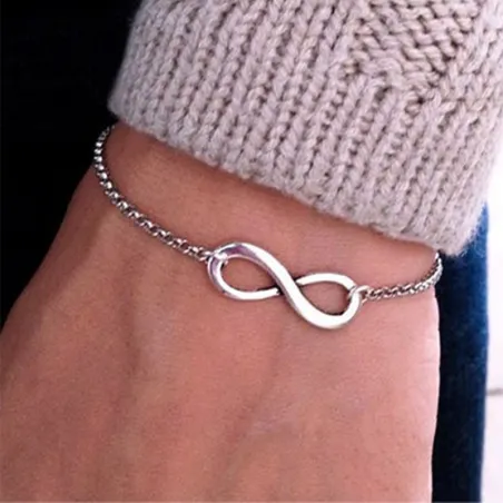 Bracciale a forma di infinito