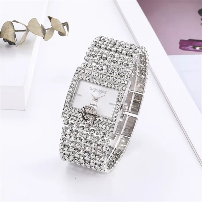 Elegant Quartz ur - bredt krystal armbånd
