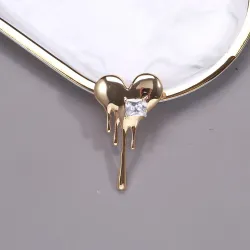BrochesBroche en forma de corazón con circonitas