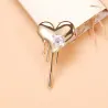Broche en forme de coeur avec zircon