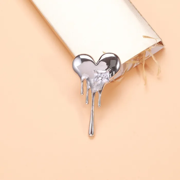 BrochesBroche en forma de corazón con circonitas