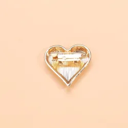 Broche clássico em forma de coração