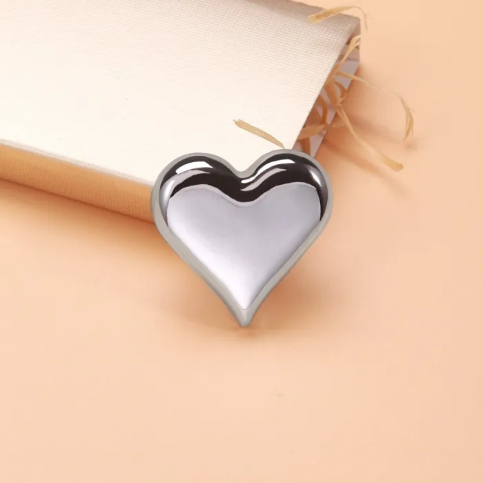 Broche en forme de coeur classique