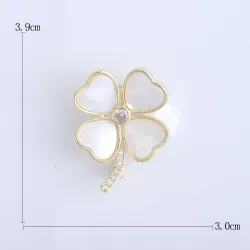 Broche trèfle à quatre feuilles - coquillage / cristal