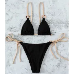 Seksikäs bikinisetti