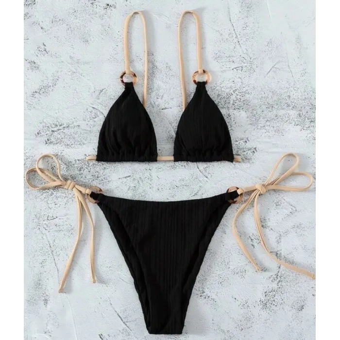 Seksikäs bikinisetti