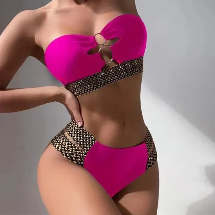 Sexig bikiniset - metalldekorationer