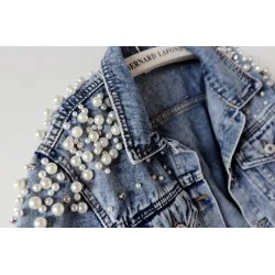 Kort denimjakke - med dekorative perler