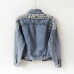 Kort denimjakke - med dekorative perler