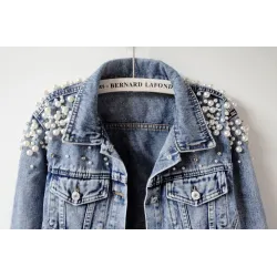 Kurze Jeansjacke - mit Zierperlen
