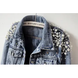 Kurze Jeansjacke - mit Zierperlen