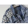 Jaqueta jeans curta - com pérolas decorativas