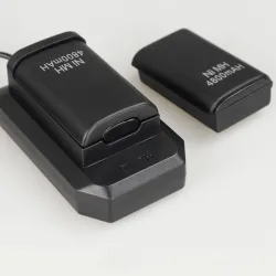 Xbox 360 - 4800mah battery - charging dock - cableControllers