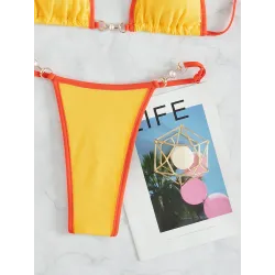 Ensemble bikini sexy - avec des décorations en métal
