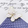Witte schelp vlinder - met een parel - brocheBroches