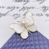 Papillon coquillage blanc - avec une perle - broche