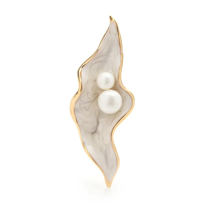 Concha de pérola - com pérolas - broche