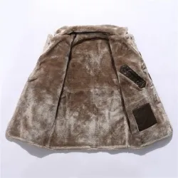 ChaquetasCálida chaqueta de cuero con pelo.