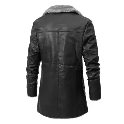 ChaquetasCálida chaqueta de cuero con pelo.