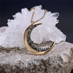 Pendentif en forme de lune avec minéraux broyés - collier en or