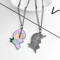 Hjerteformet anheng med halskjede - "Best Friends" - 2 stk