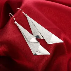 Lunghi orecchini geometrici in argento smerigliato