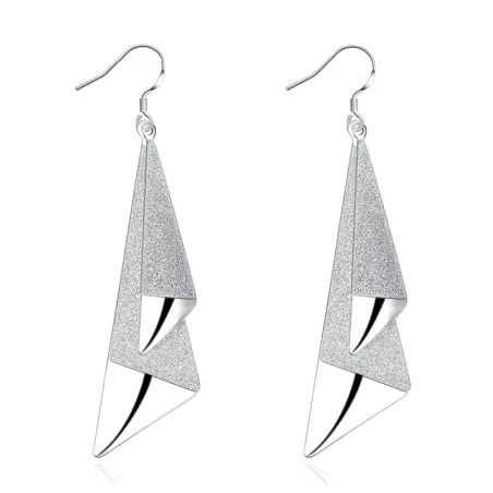 Boucles d'oreilles longues géométriques en argent givré