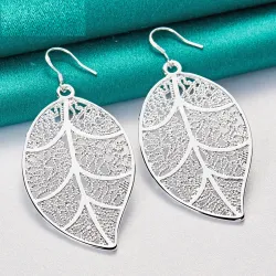 AretesPendientes de plata en forma de hoja